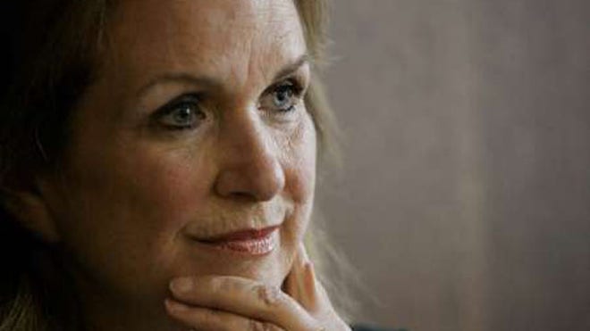 Elizabeth Edwards headshot